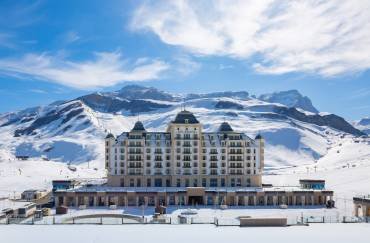 Natural Wonders & Adventure