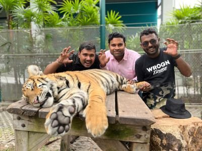 freinds enjoy - Thailand 